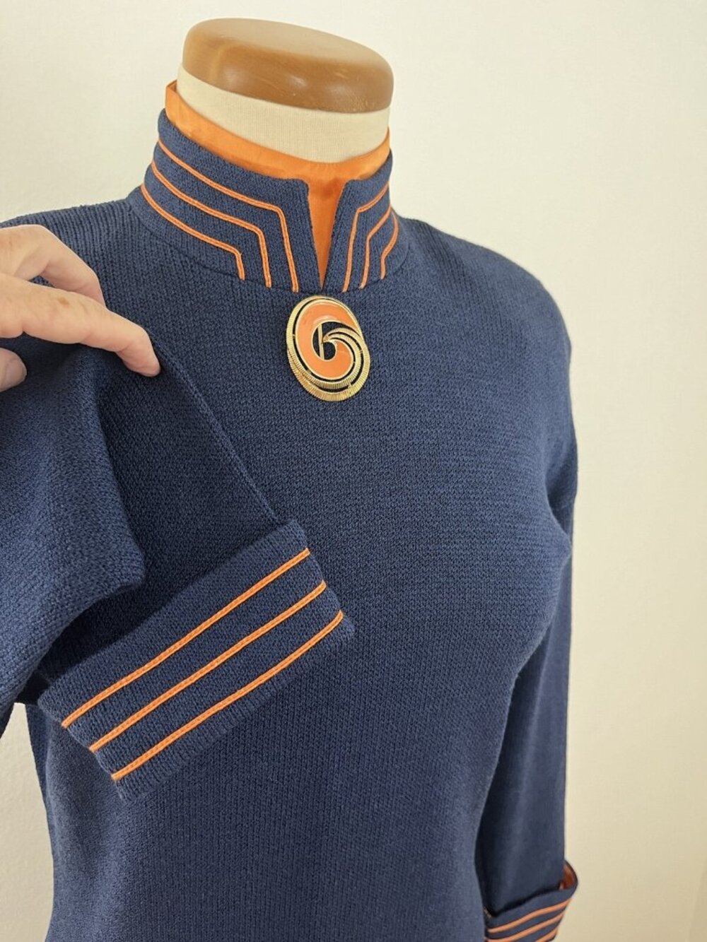 St. John Santana Knit Sweater Dress Women's 6 Blue Orange Trim Pin Accent - Picture 4 of 11